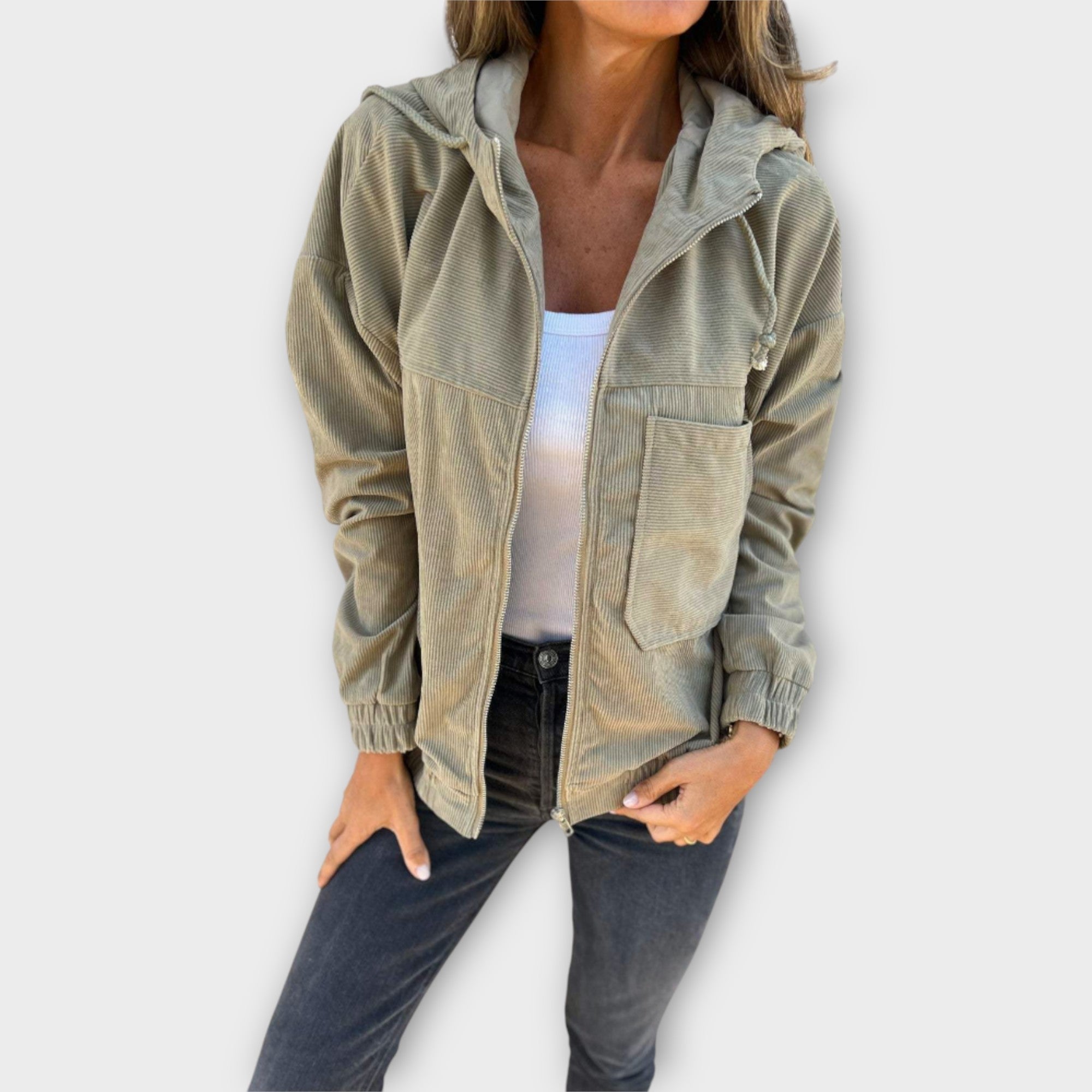 Jopica z zadrgo in kapuco