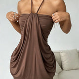 Čokoladno Mini Obleko z Zavezo okoli Vratu