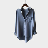 Srajca s Elegantno Silhueto in Modernimi Podrobnostmi