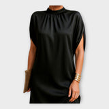 Elegantna mini obleka s časovno neomejenim značajem