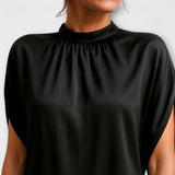 Eleganten in Prilegajoč Fustan