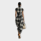 Obleka z rafiniranim tokom in eleganco