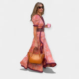 Romantična obleka z pasom in satenskimi volani