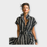 Dolga obleka z minimalno in rafinirano estetiko