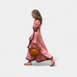 Romantična obleka z pasom in satenskimi volani