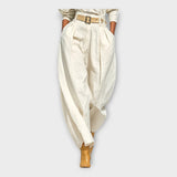 Komplet z minimalno estetiko in brezčasnim značajem