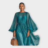 Zračno obleko s prefinjeno in brezčasno estetiko