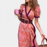 Romantična obleka z pasom in satenskimi volani