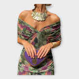 Zračno obleko z impresivnim izrezom