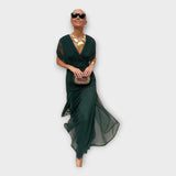 Zračno obleko z impresivnim izrezom