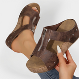 Udobne sandale z peto in zadrgo