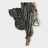 Dolga obleka z minimalno in rafinirano estetiko