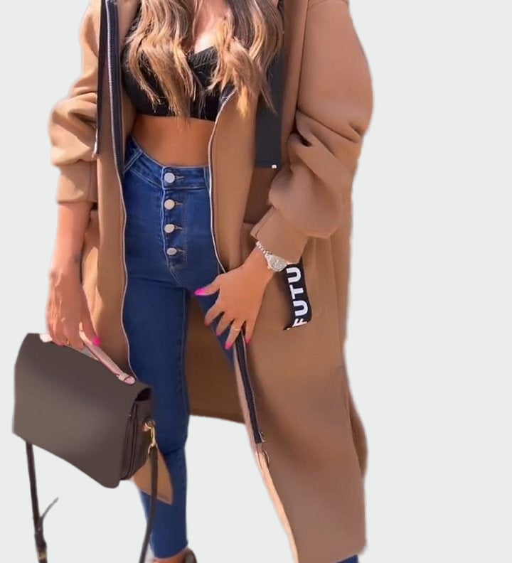 Dolgi plašč s kapuco