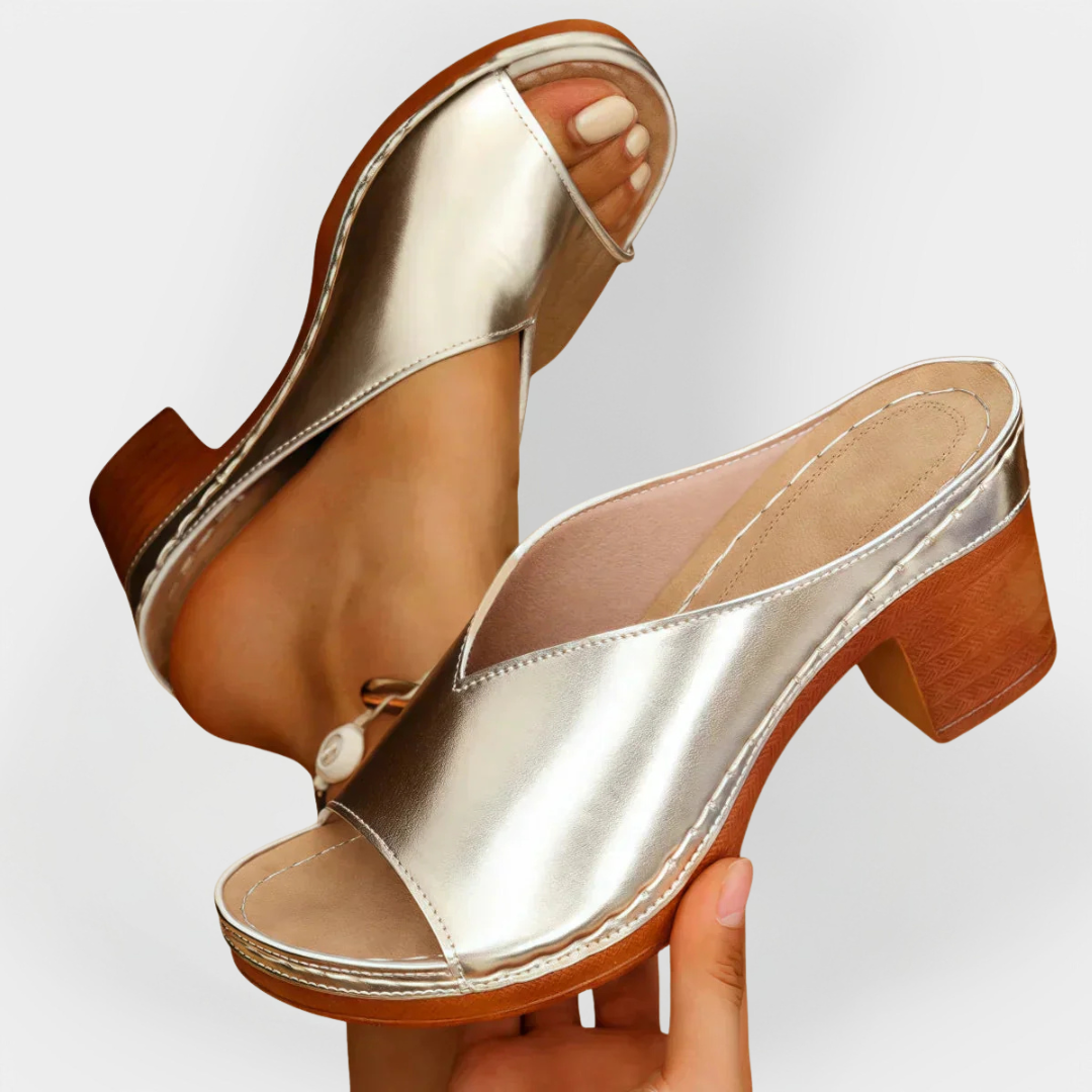 Ortopedske sandale z debelim peto