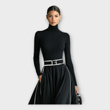 Dolga obleka z minimalnim stilom