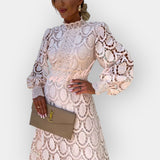 Romantična obleka z detajli čipke