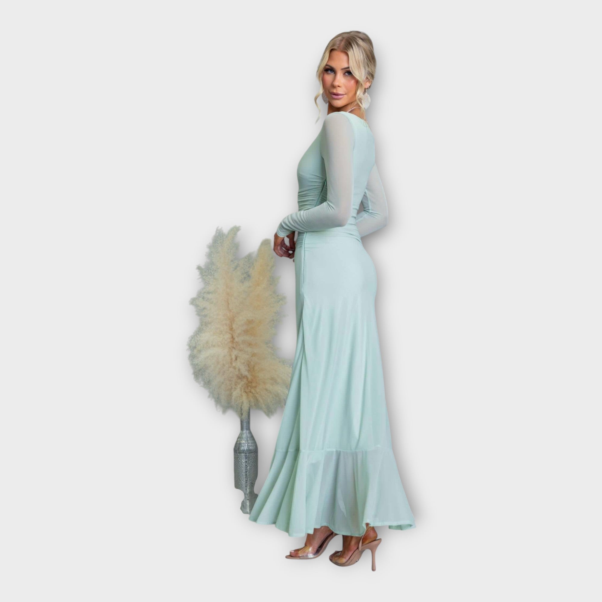 Impresivna obleka s prefinjeno silhueto