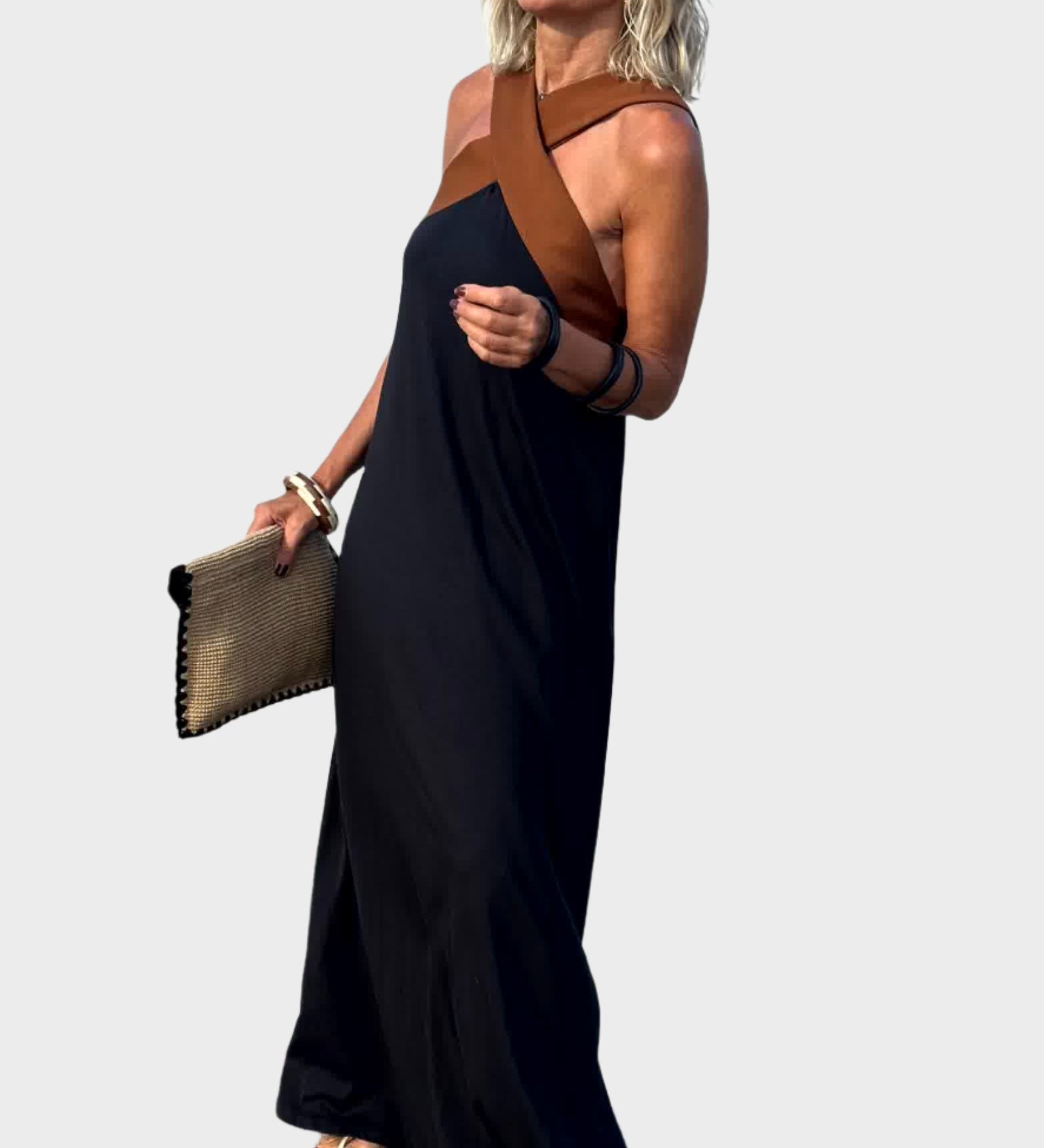 Elegantna obleka z odprtim hrbtom in modernim prečnim ovratnikom