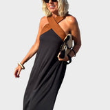 Elegantna obleka z odprtim hrbtom in modernim prečnim ovratnikom