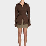 Šivana Srajca z Zavezo in Elegantnim Detajlom