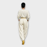 Komplet z minimalno estetiko in brezčasnim značajem