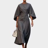 Minimalistična obleka s pasom in širokimi rokavi