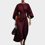 Minimalistična obleka s pasom in širokimi rokavi