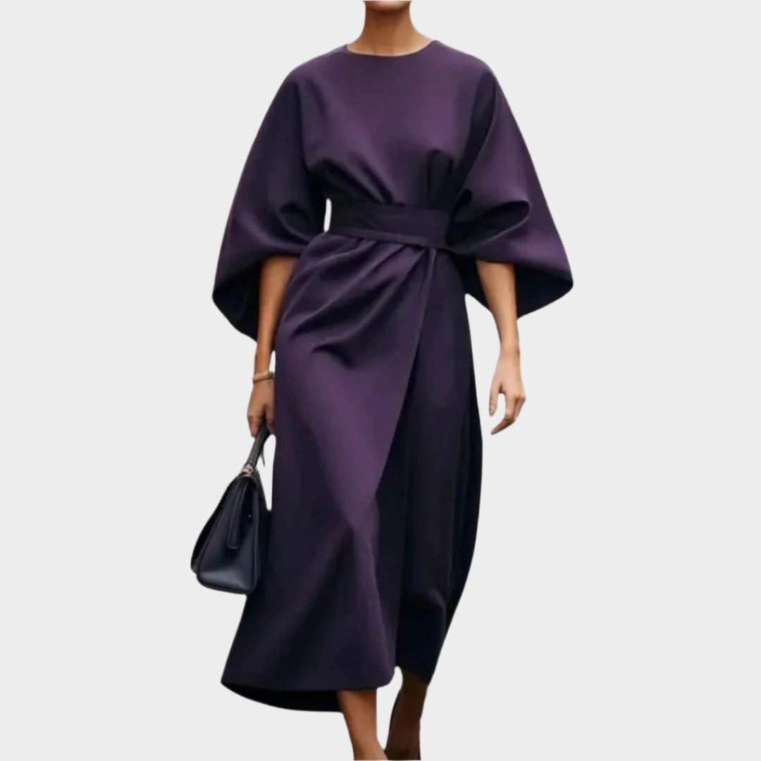 Minimalistična obleka s pasom in širokimi rokavi