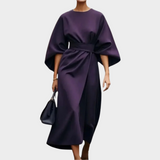 Minimalistična obleka s pasom in širokimi rokavi