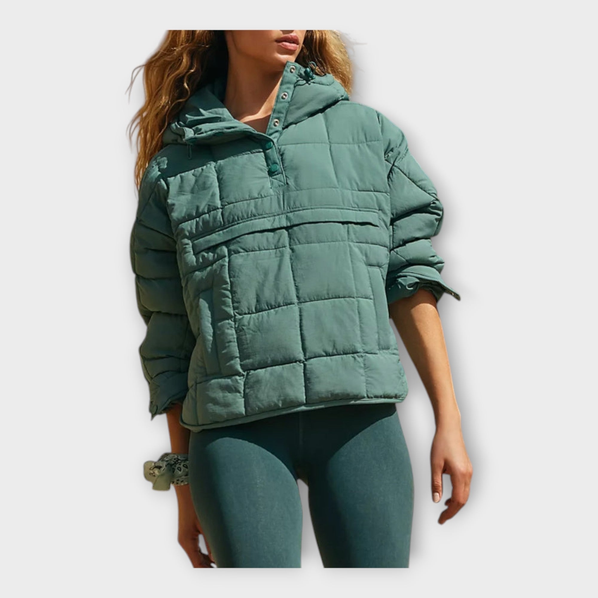 Puhast jakna s kapuco