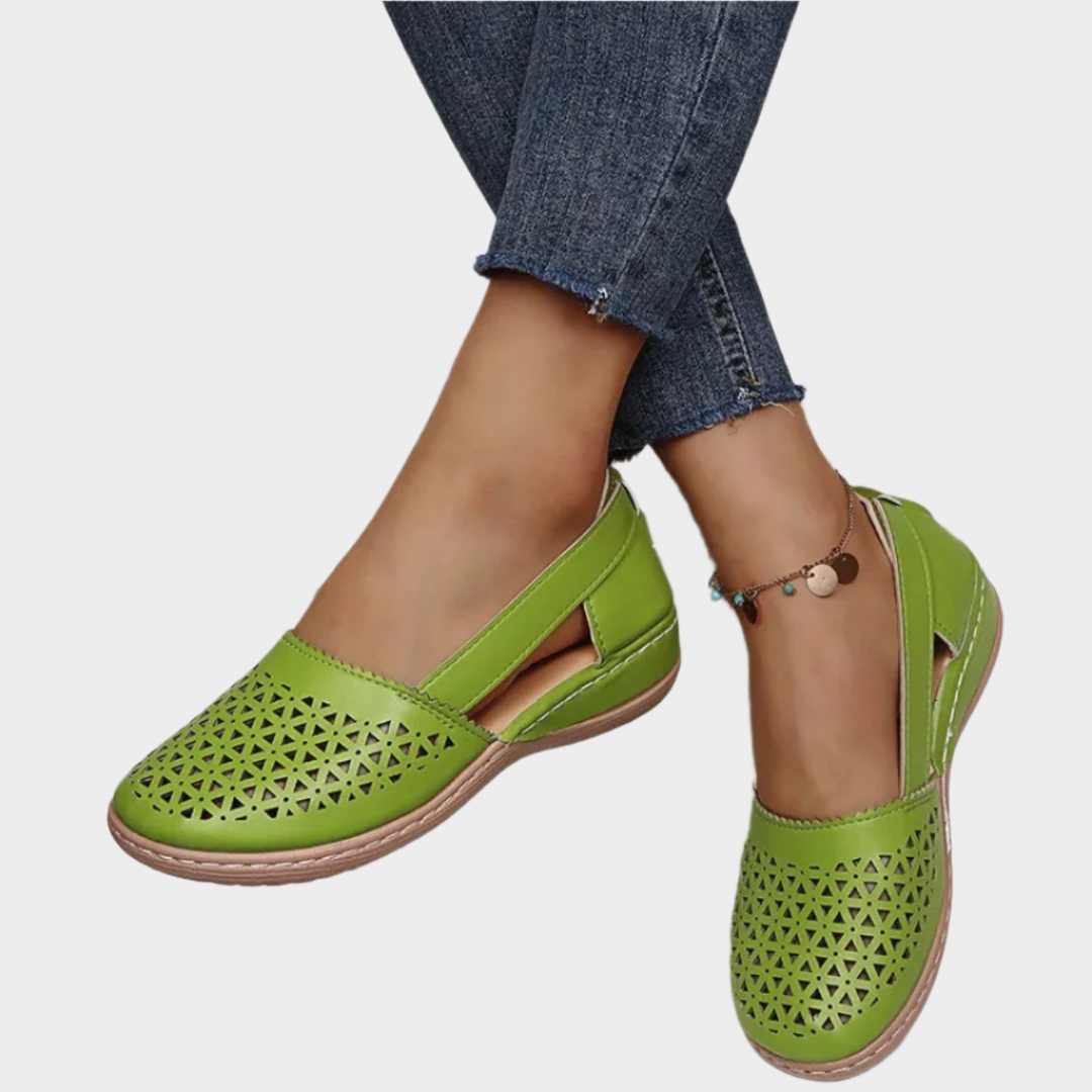 Anatomske balerinke z izrezi in trakcem