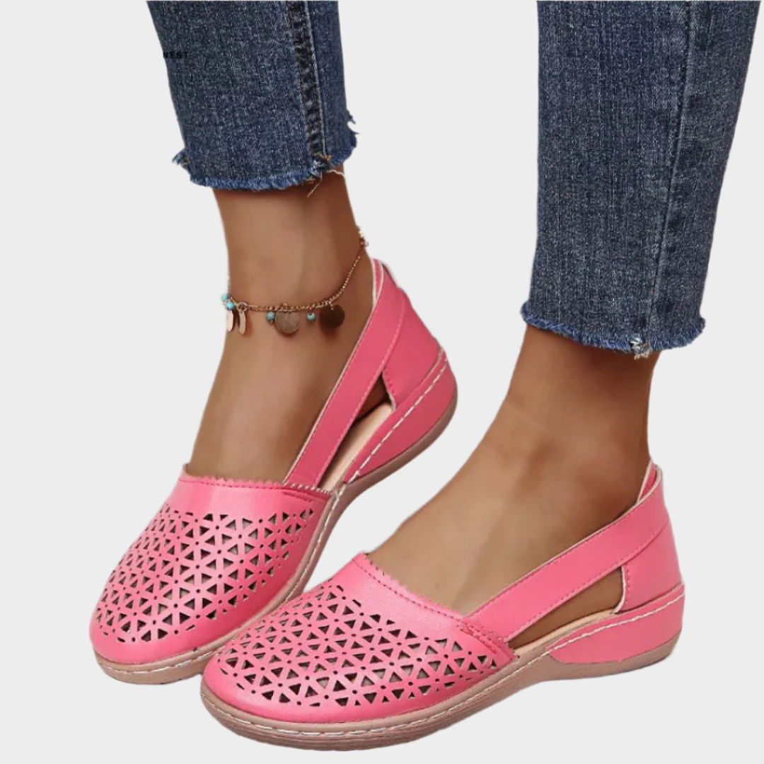 Anatomske balerinke z izrezi in trakcem