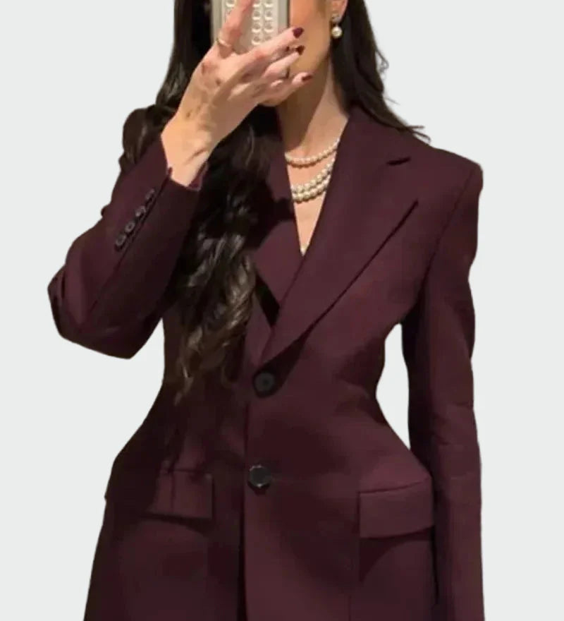 Sako z Impresivno Linijo in Gumbi