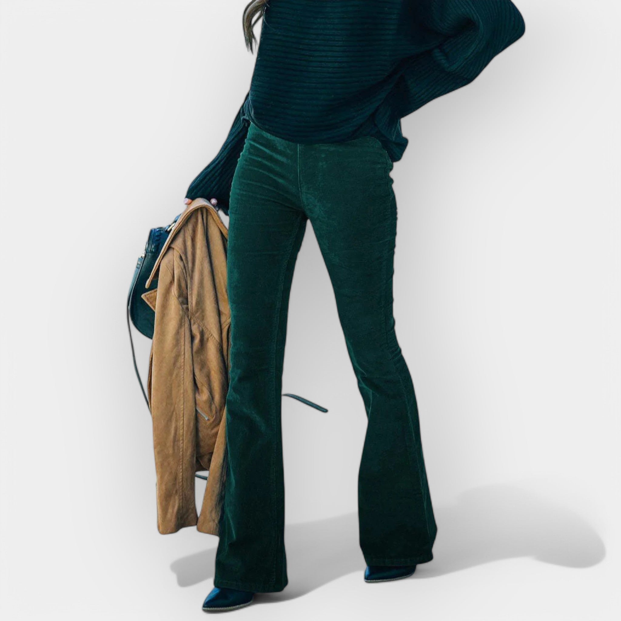 Visoko pasne hlače s širokimi hlačnicami