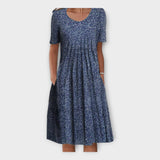 Obleka z Cvetličnim Motivo in Kratkimi Rokavi