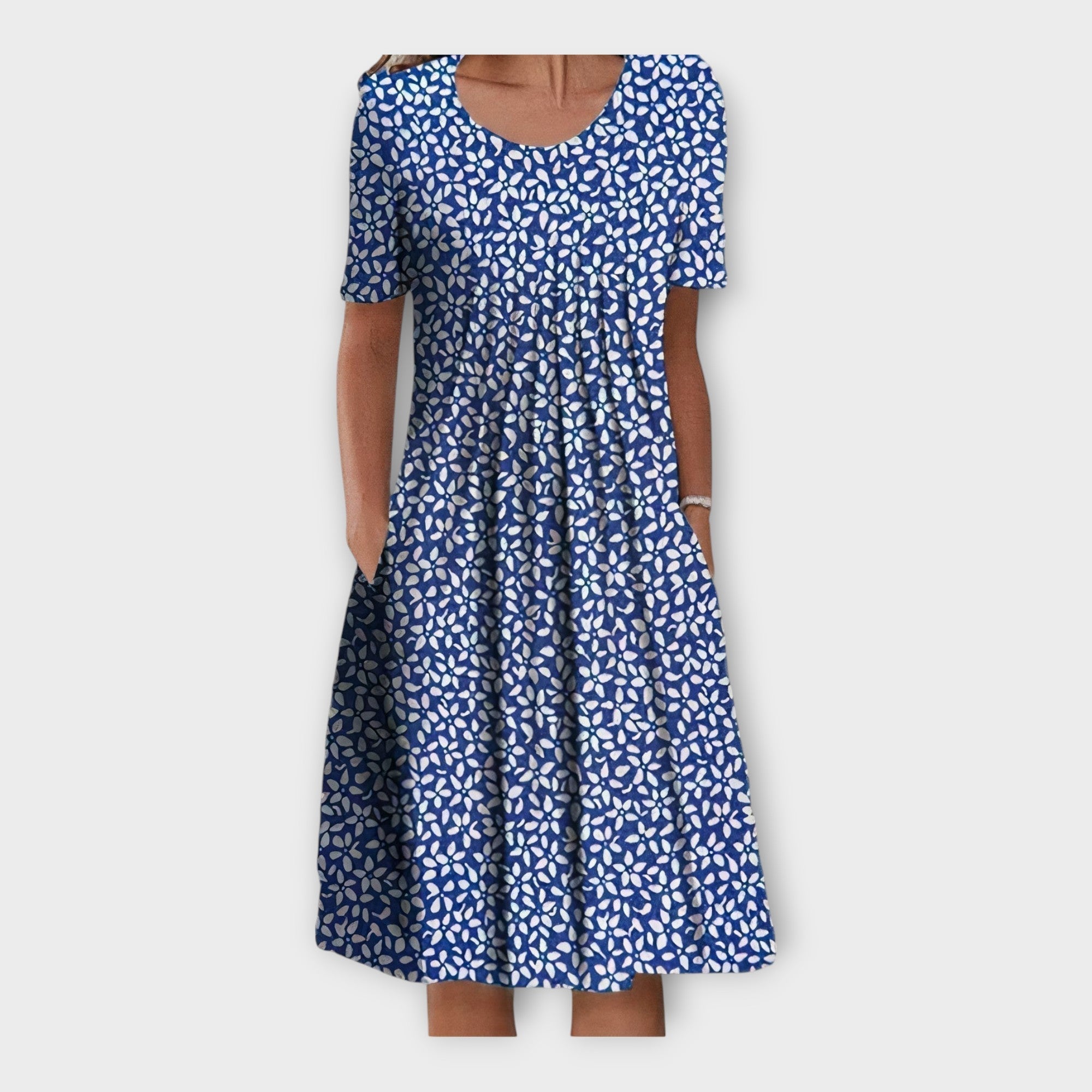 Obleka z Cvetličnim Motivo in Kratkimi Rokavi