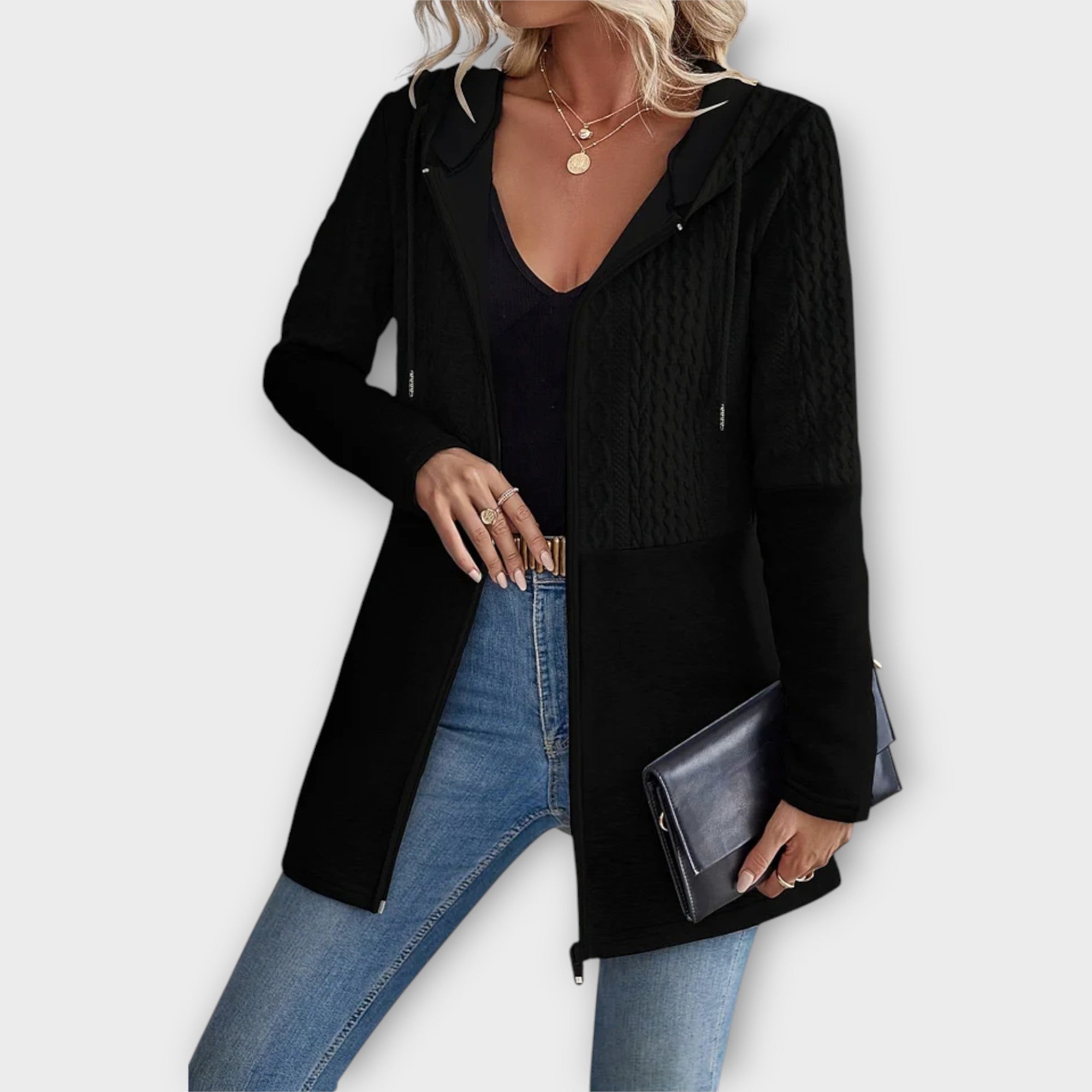 Elegantna Jopica s Kapuco in Sodobnimi Podrobnostmi