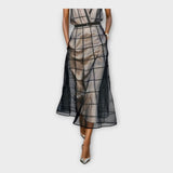 Eleganten plašč z modernimi podrobnostmi in izpopolnjenim oblikovanjem