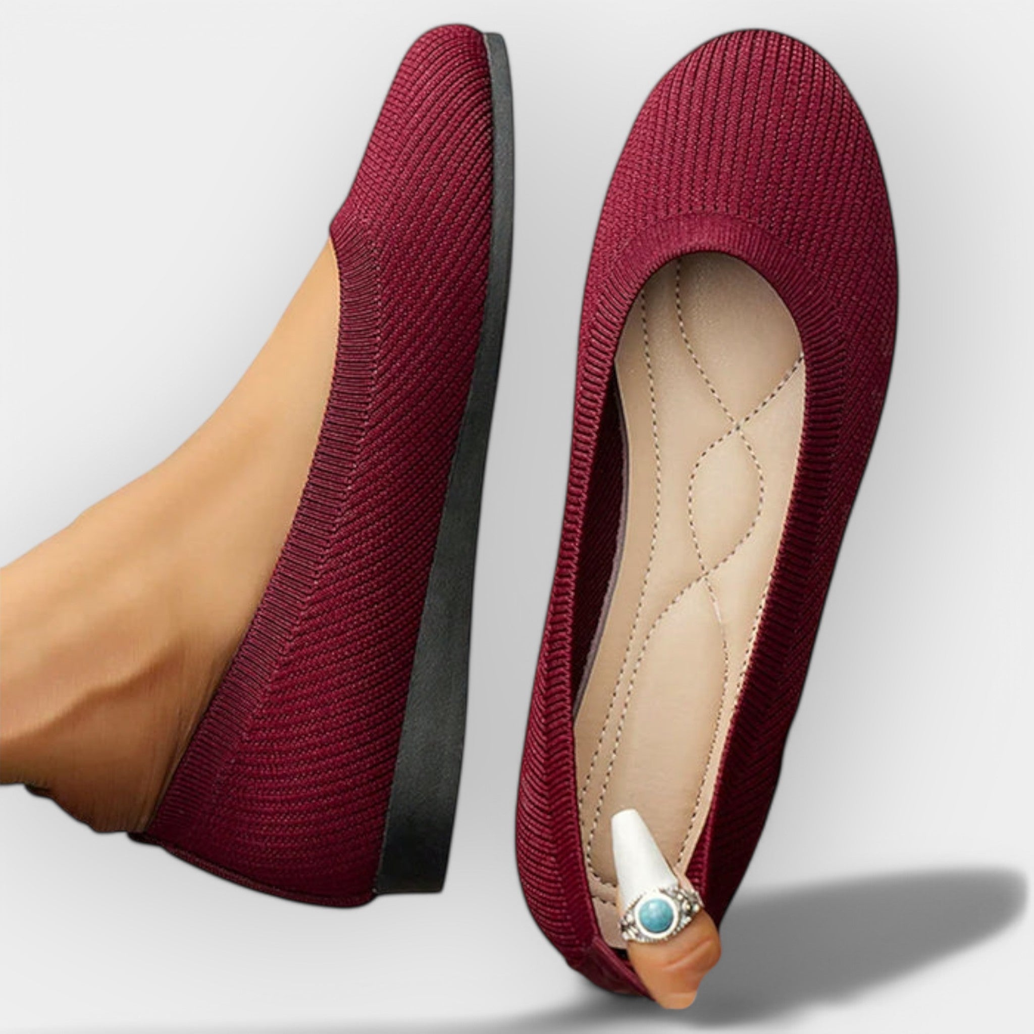 Preproste Sandale z Elegantnim Slogom