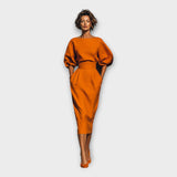 Elegantna obleka z rafiniranim dizajnom in minimalizmom