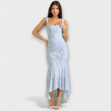 Dolga obleka z elegantnim in izpopolnjenim korzetom