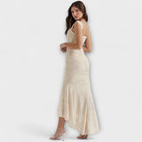 Dolga obleka z elegantnim in izpopolnjenim korzetom