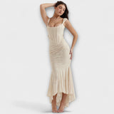 Dolga obleka z elegantnim in izpopolnjenim korzetom