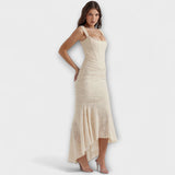 Dolga obleka z elegantnim in izpopolnjenim korzetom