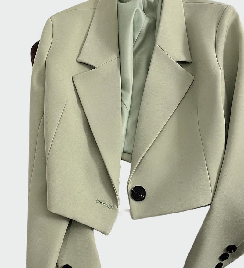 Elegantna jakna v rafinirani liniji