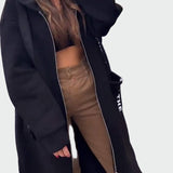 Dolgi plašč s kapuco