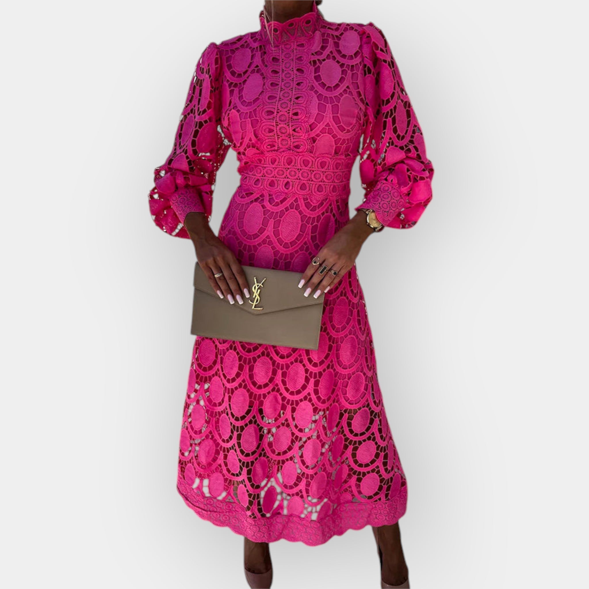 Romantična obleka z detajli čipke