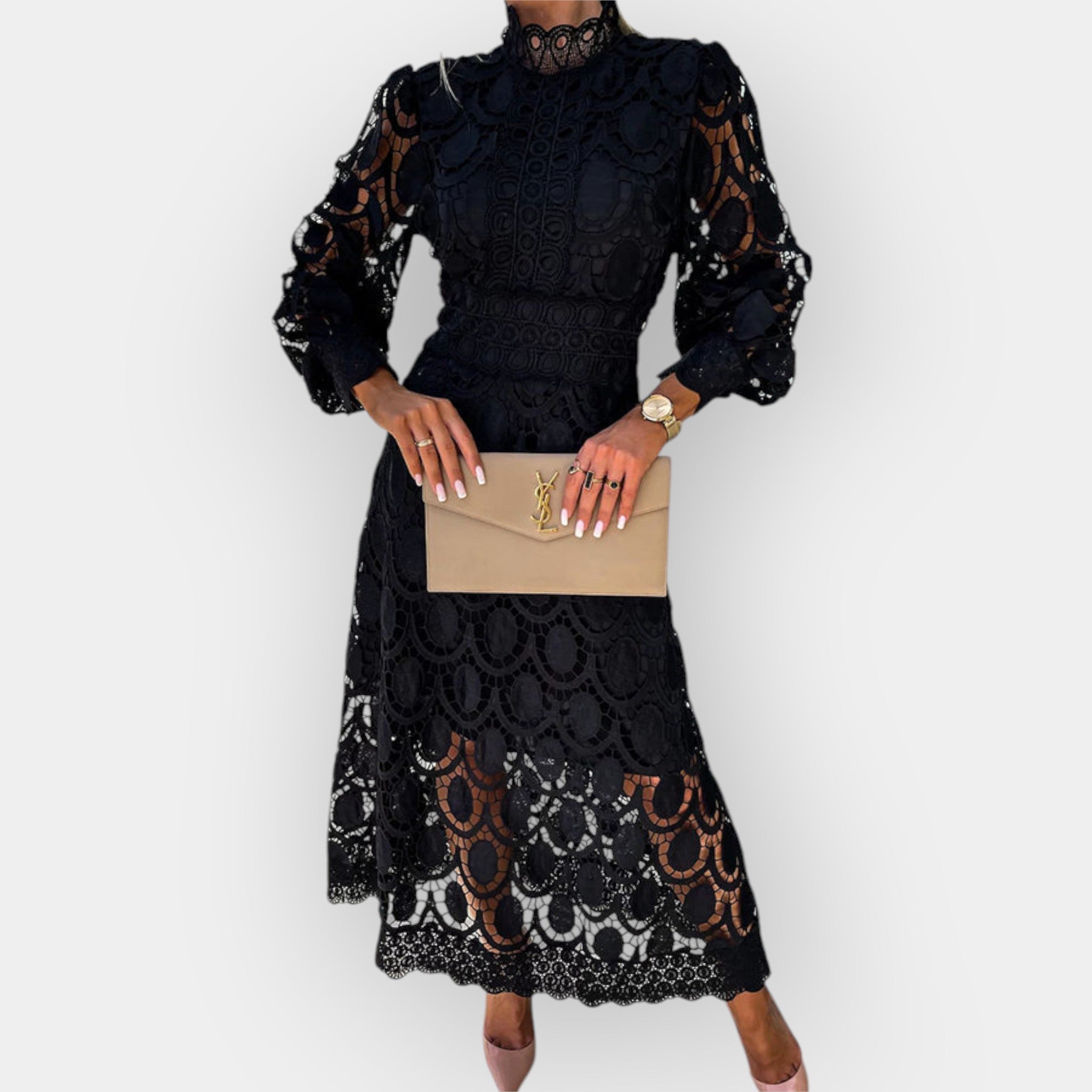 Romantična obleka z detajli čipke