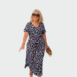 Obleka z leopardjim vzorcem in osupljivim V-izrezom