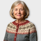 Pleteni jopič z gumbi in diskretnim vzorcem